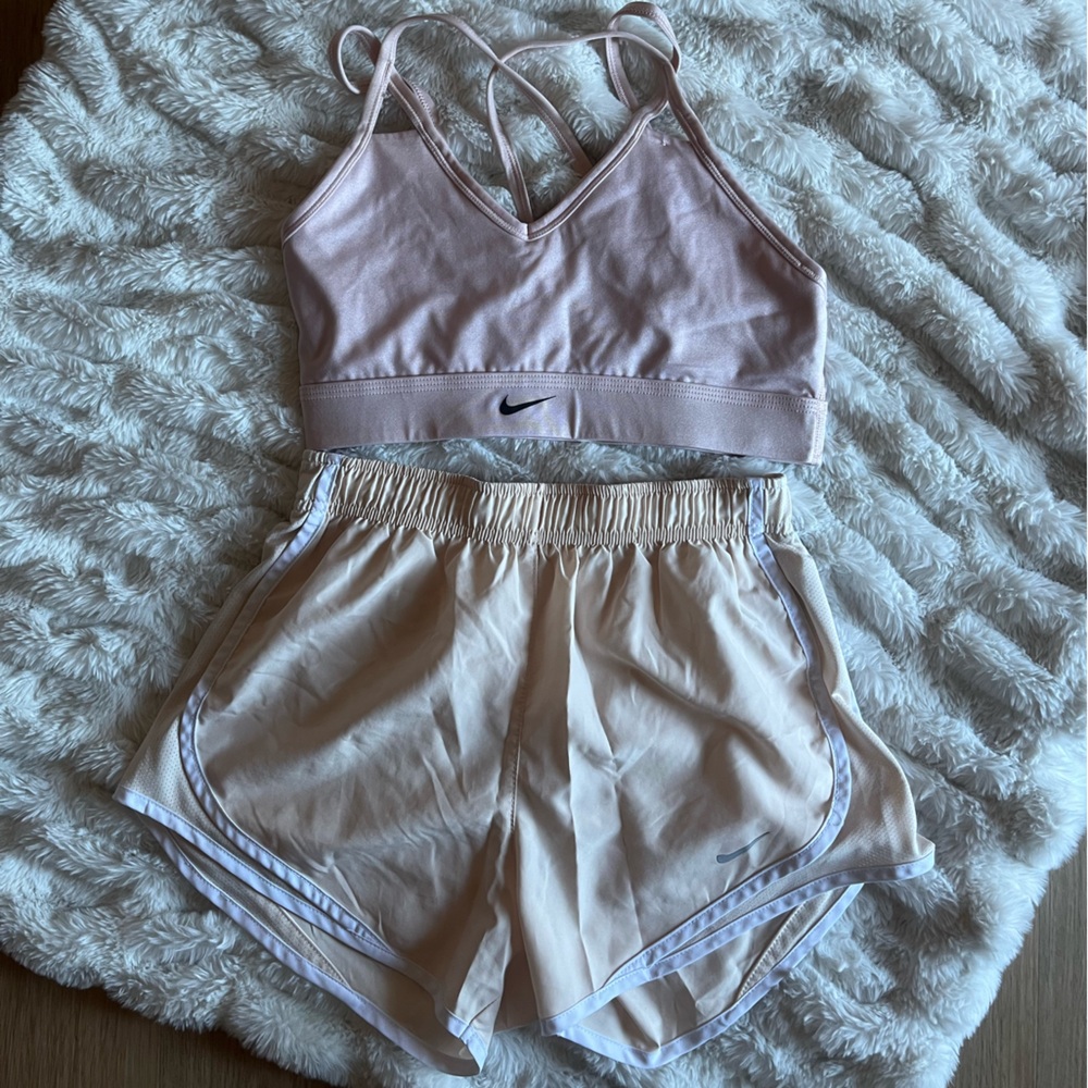 Nike Dri-FIT Sportswear in Cream and Light Pink